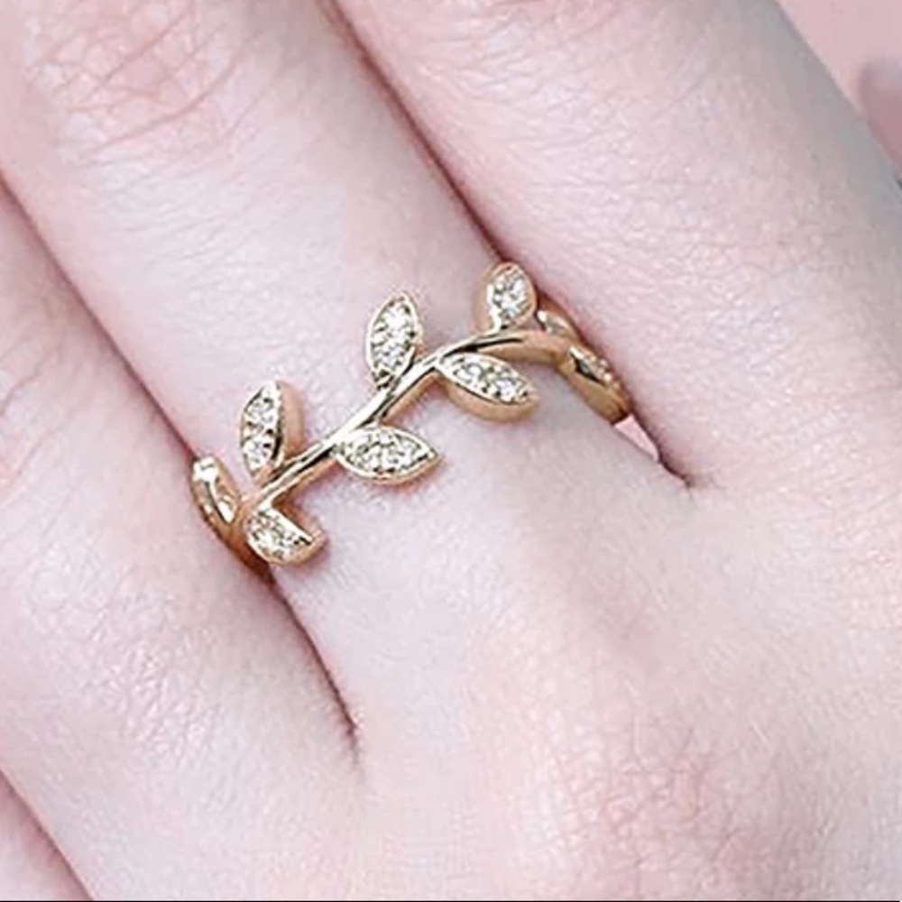 New Women’s Yellow Gold Diamond Ring